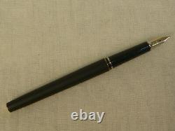 Cross Century Matte Black & Gold Fountain Pen Medium Pt Made In Usa 2506