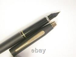 Cross Century Matte Black & Gold Fountain Pen Medium Pt Made In Usa 2506 Mint