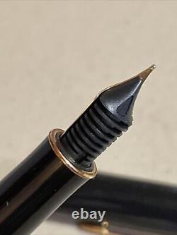 PARKER BLACK EPOXY MATTE LACQUER -Fountain Pen-18k GOLD Nib