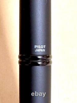 PILOT Vanishing Point Fountain Pen in Matte Black 18K Gold Medium Point