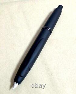 PILOT Vanishing Point Fountain Pen in Matte Black 18K Gold Medium Point