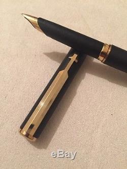 Parker Arrow Matte Black GT Fountain Pen-Medium Nib-USA 1982-BOXED