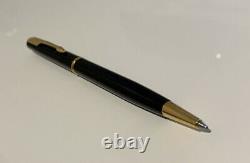 Parker Classic Matte Black Gold Trim Ballpoint Pen