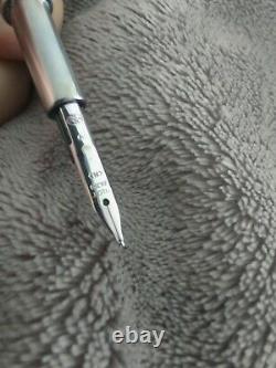 Pilot Vanishing Point Fountain Pen Matte White & Black Accents 18 K Medium