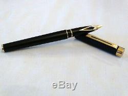 Sheaffer Targa Matte Black Fountain Pen With 14k Gold Nib & Laque Ends Mint