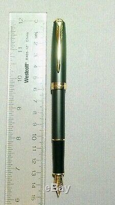 Vintage 1990 Parker Sonnet Fountain Pen Matte Black w Gold Trim 18K-750 Gold