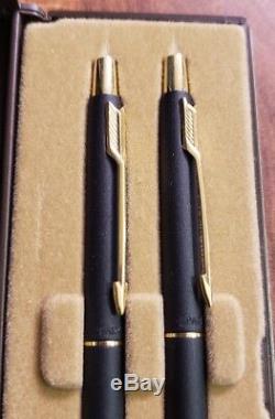 Vintage Parker ballpoint Pen and Pencil Classic matte Black set in gold trim