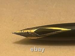 Vintage Sheaffer Targa Matte Black & Gold Trim Slim Fountain Pen Nib 14K