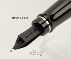 Waterman Expert Fountain Pen in Matte Black CT with M-nib
